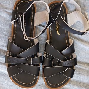 Saltwater sandals